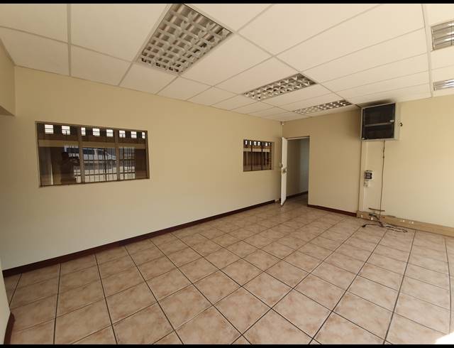 1,998M² WAREHOUSE TO LET IN AMALGAM